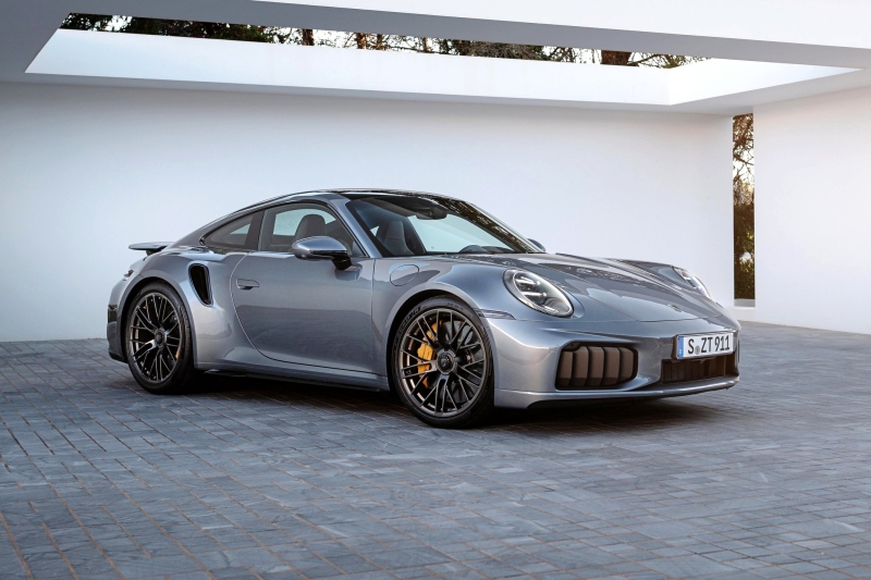 Обновлённый Porsche 911 Turbo S: гибридные 711 л.с., масса 1740 кг и 2,5 с до «сотни»